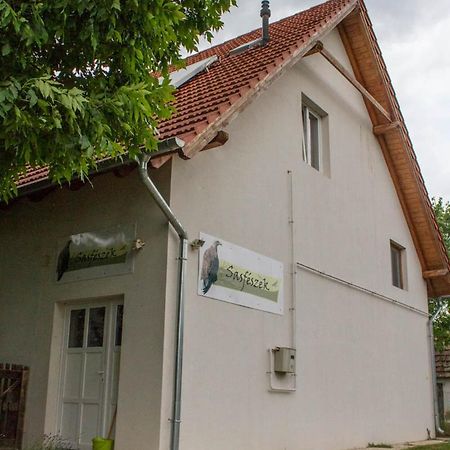 Sasfeszek - Falusi Szallashely Hortobagy Luaran gambar